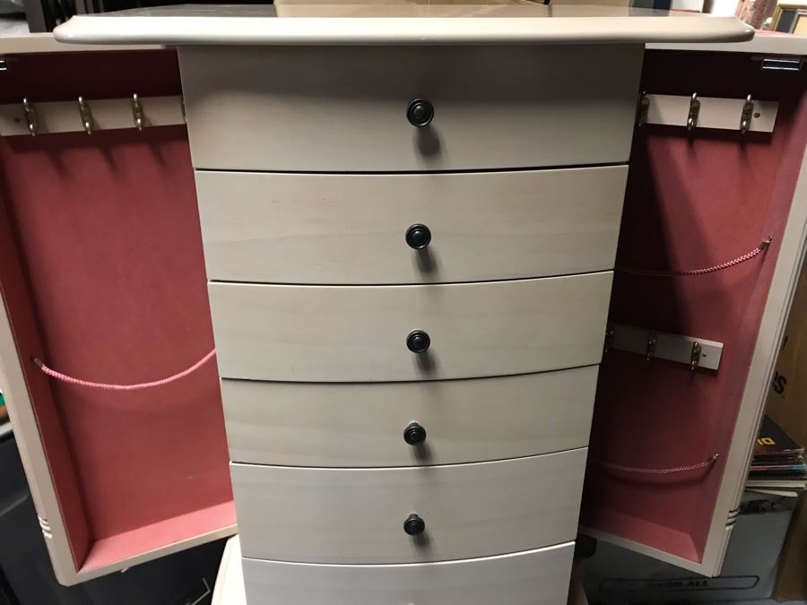 Worthington Footed Freestanding Jewelry Box Retails $200 [Photo 11]