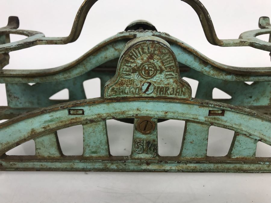Vintage Cast Iron Scale 19W X 7D X 6.5H [Photo 4]
