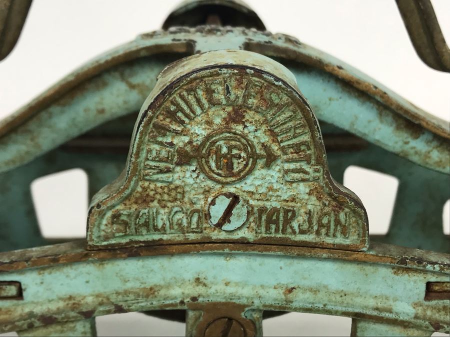 Vintage Cast Iron Scale 19W X 7D X 6.5H [Photo 5]