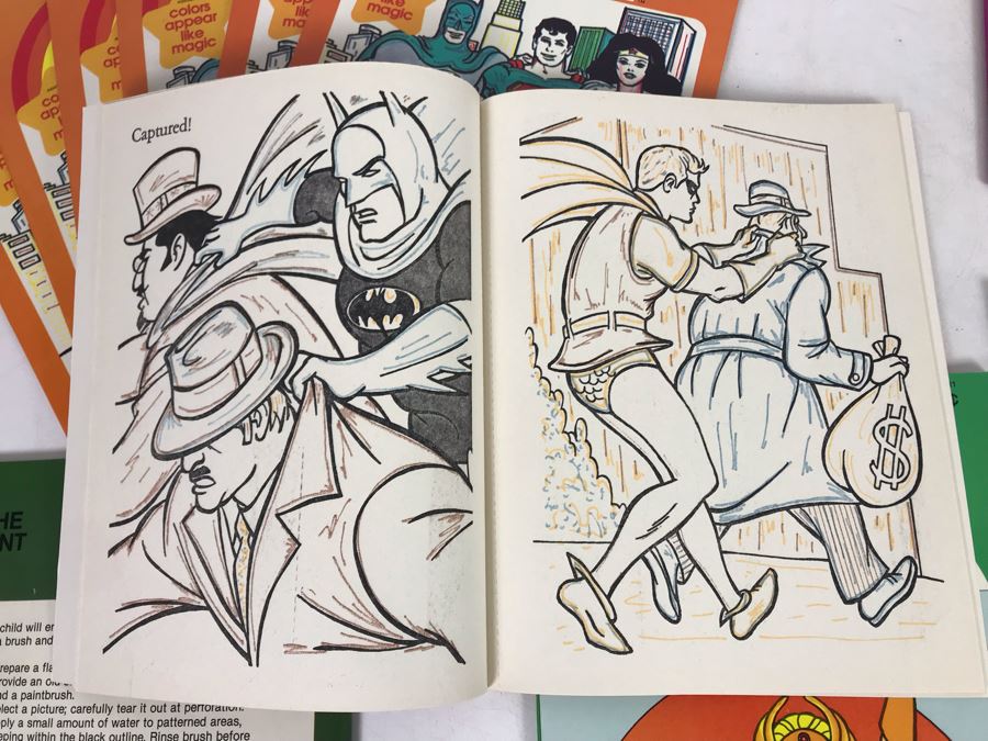 Vintage New Old Stock Paint With Water / Coloring Books: (7) Super Heroes: Batman, Superman, Wonder Woman, (3) Pricess Power And (2) Masters Of The Universe [Photo 15]