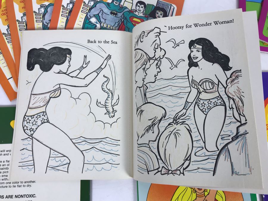 Vintage New Old Stock Paint With Water / Coloring Books: (7) Super Heroes: Batman, Superman, Wonder Woman, (3) Pricess Power And (2) Masters Of The Universe [Photo 16]
