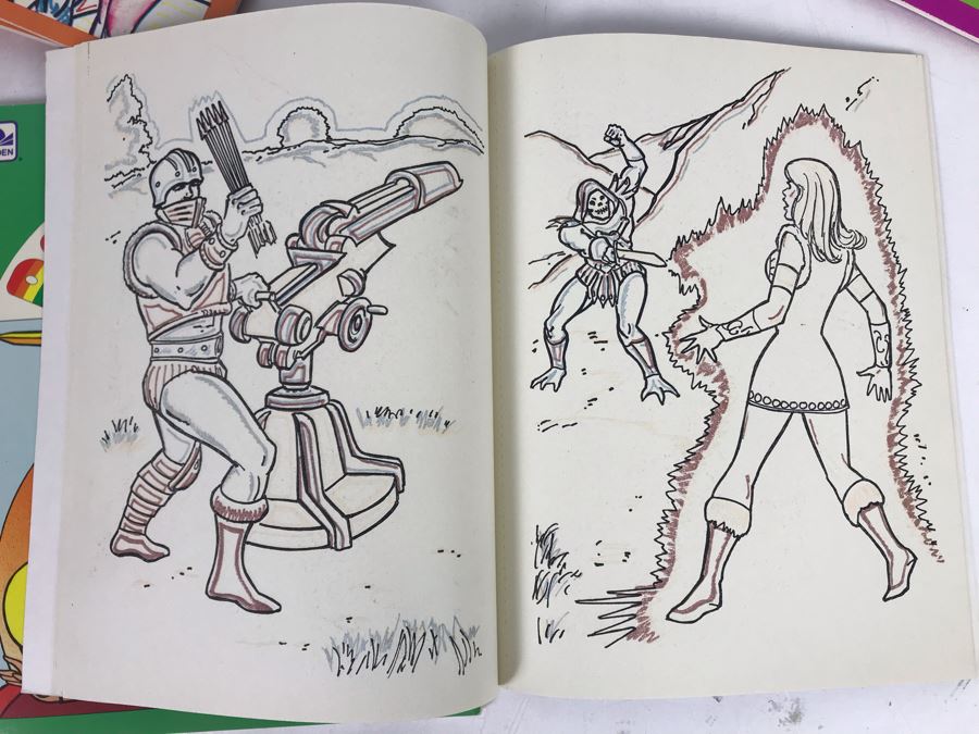 Vintage New Old Stock Paint With Water / Coloring Books: (7) Super Heroes: Batman, Superman, Wonder Woman, (3) Pricess Power And (2) Masters Of The Universe [Photo 9]