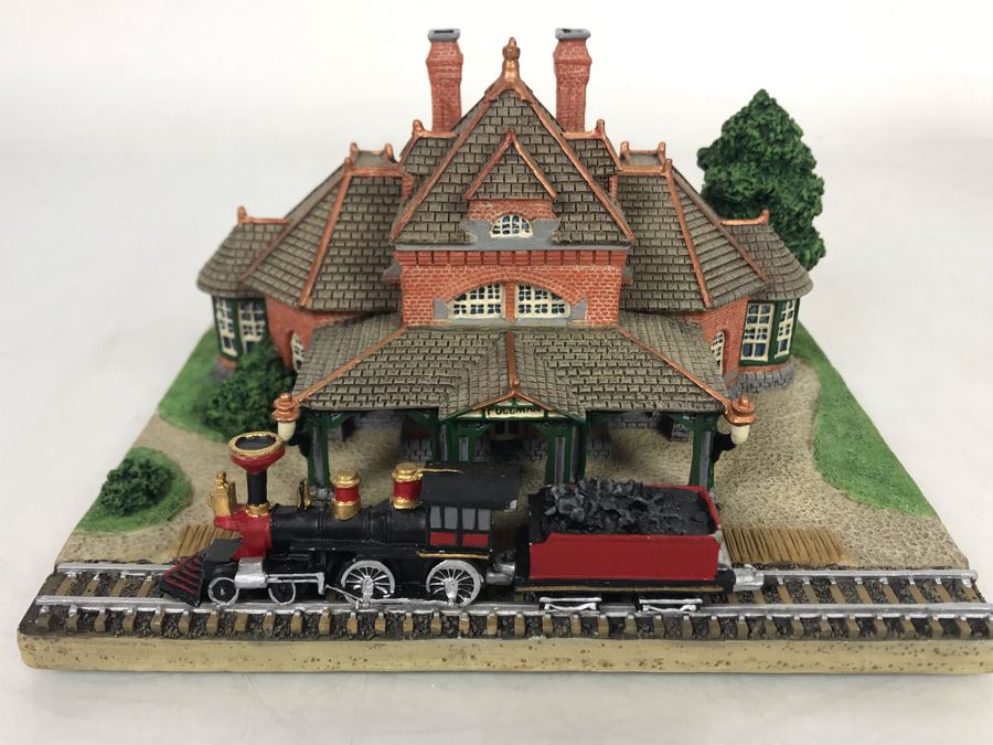 Danbury Mint The Illinois Pullman Station Historic Railroad Station Sculpture Figurine [Photo 2]