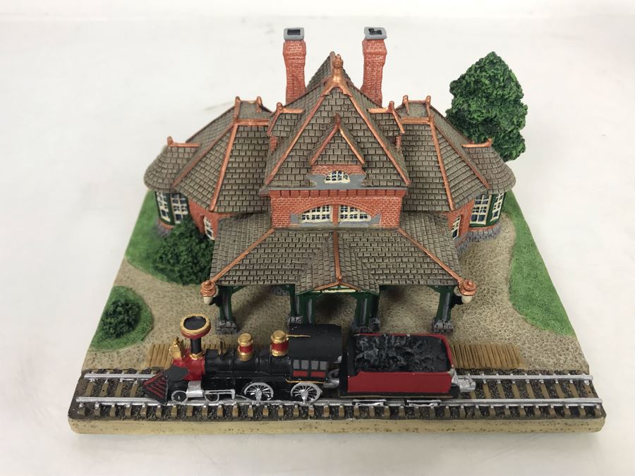 Danbury Mint The Illinois Pullman Station Historic Railroad Station Sculpture Figurine [Photo 3]