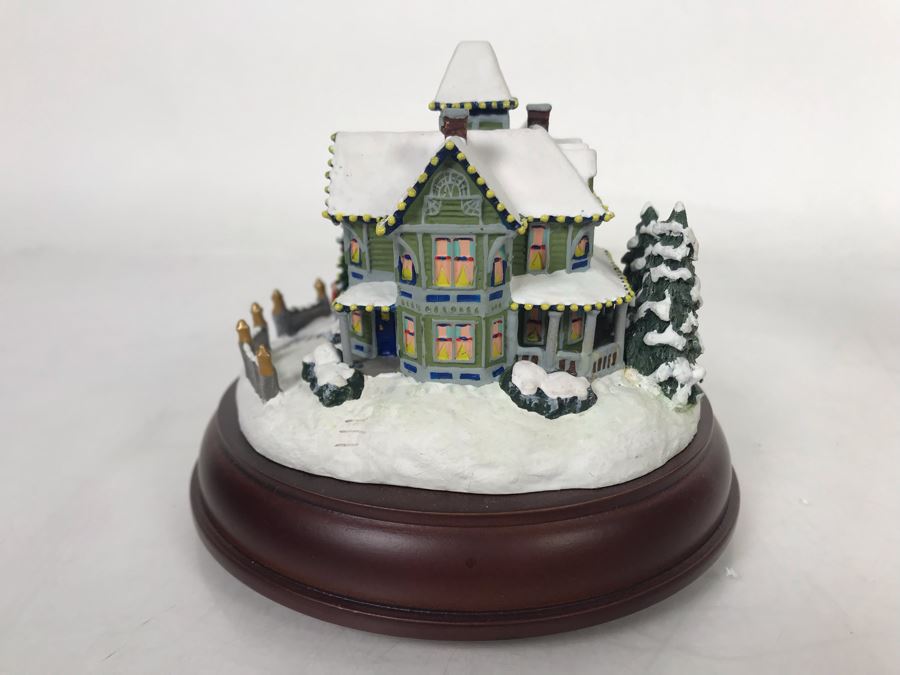 Thomas Kinkade Hawthorne Village Victorian Lights: Christmas Day Village Sculpture Figurine [Photo 4]