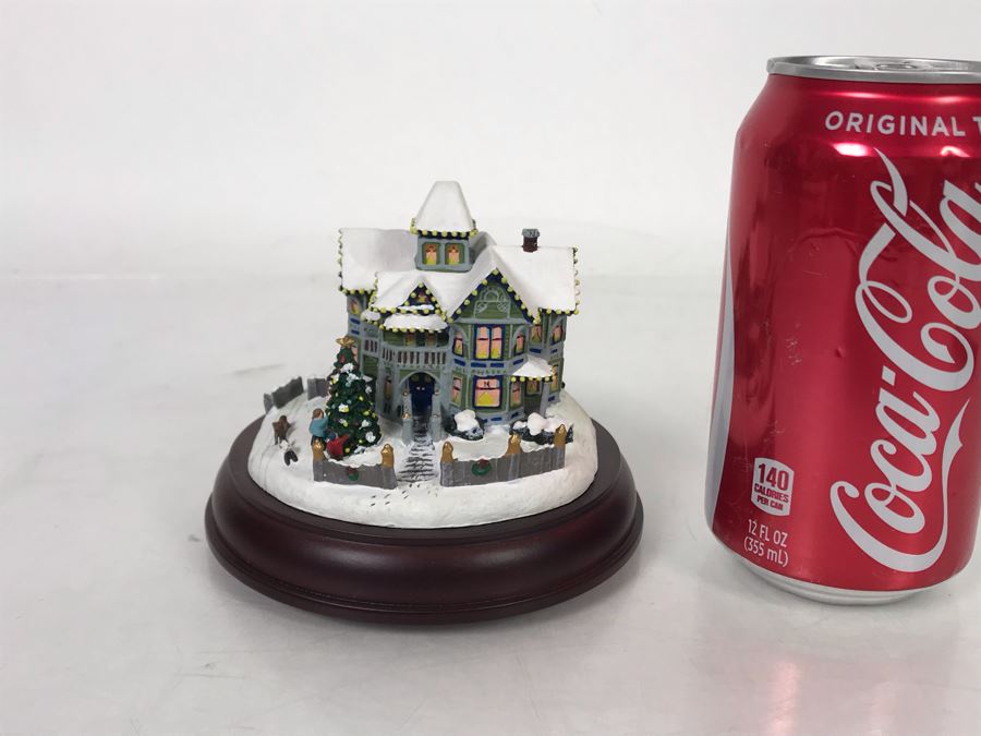 Thomas Kinkade Hawthorne Village Victorian Lights: Christmas Day Village Sculpture Figurine [Photo 7]