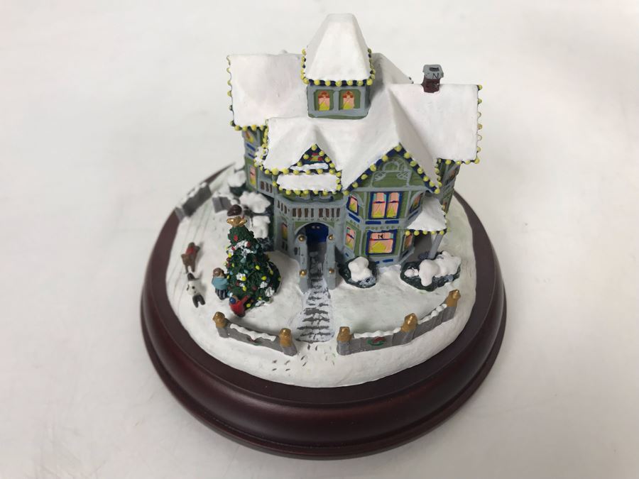 Thomas Kinkade Hawthorne Village Victorian Lights: Christmas Day Village Sculpture Figurine [Photo 5]