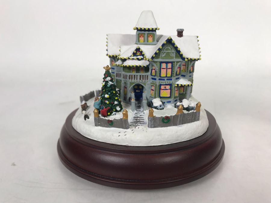 Thomas Kinkade Hawthorne Village Victorian Lights: Christmas Day Village Sculpture Figurine [Photo 2]