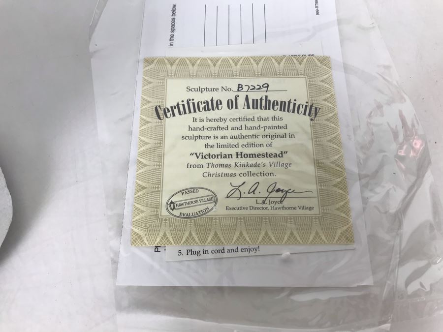 Thomas Kinkade Hawthorne Village Victorian Homestead Lighted Village Sculpture Figurine [Photo 8]