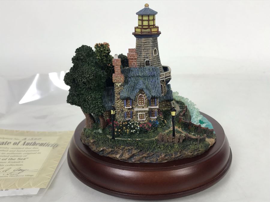 Thomas Kinkade Hawthorne Village Spirit Of The Sea Lighthouse Sculpture Figurine [Photo 5]