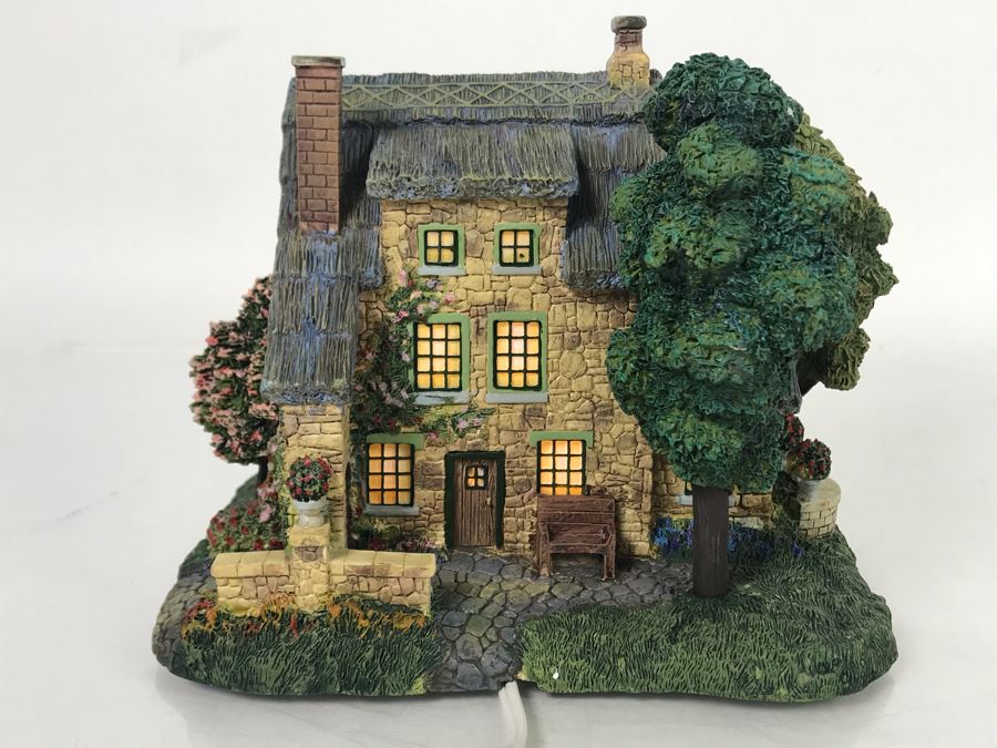 Thomas Kinkade Hawthorne Village Stonebrooke Inn Lighted Village Sculpture Figurine [Photo 5]