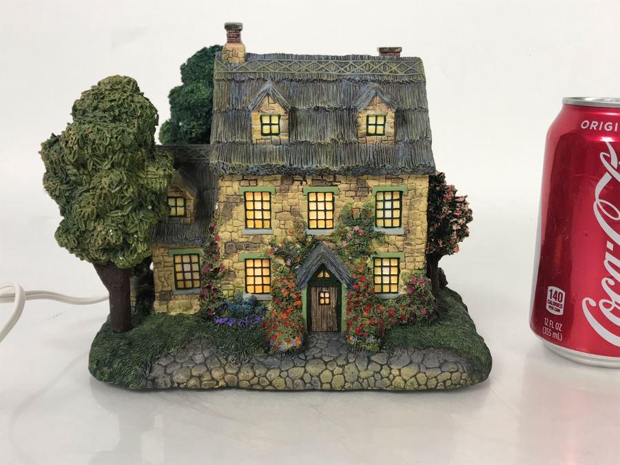 Thomas Kinkade Hawthorne Village Stonebrooke Inn Lighted Village Sculpture Figurine [Photo 6]