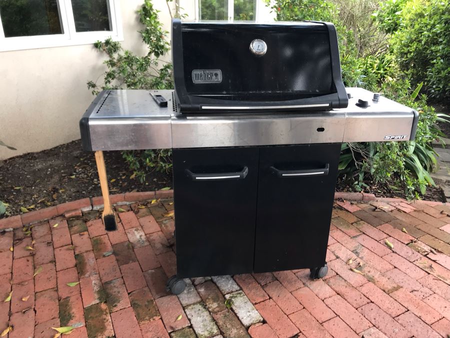 Weber Spirit Outdoor Gas Grill With Cover [Photo 4]