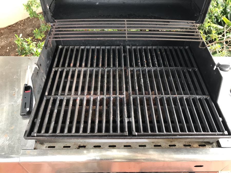 Weber Spirit Outdoor Gas Grill With Cover [Photo 8]