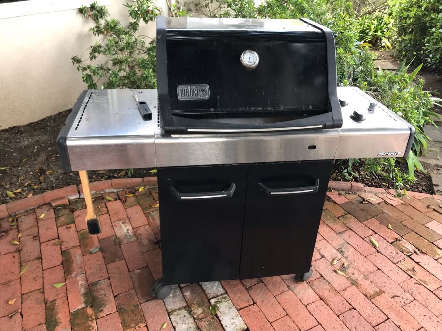 Weber Spirit Outdoor Gas Grill With Cover [Photo 5]