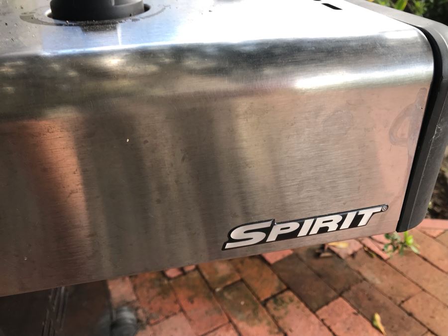 Weber Spirit Outdoor Gas Grill With Cover [Photo 6]