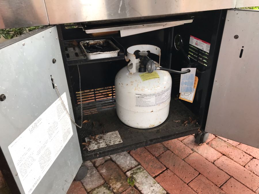 Weber Spirit Outdoor Gas Grill With Cover [Photo 9]