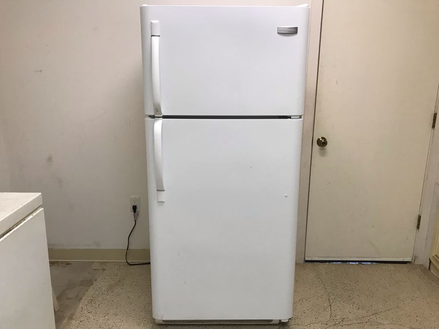 Frigidaire Refrigerator Fridge Model FTHD18P4KWO 30W X 30D X 66H [Photo 1]