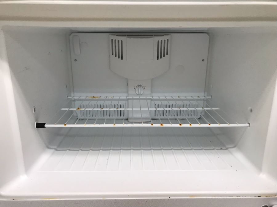 Frigidaire Refrigerator Fridge Model FTHD18P4KWO 30W X 30D X 66H [Photo 8]