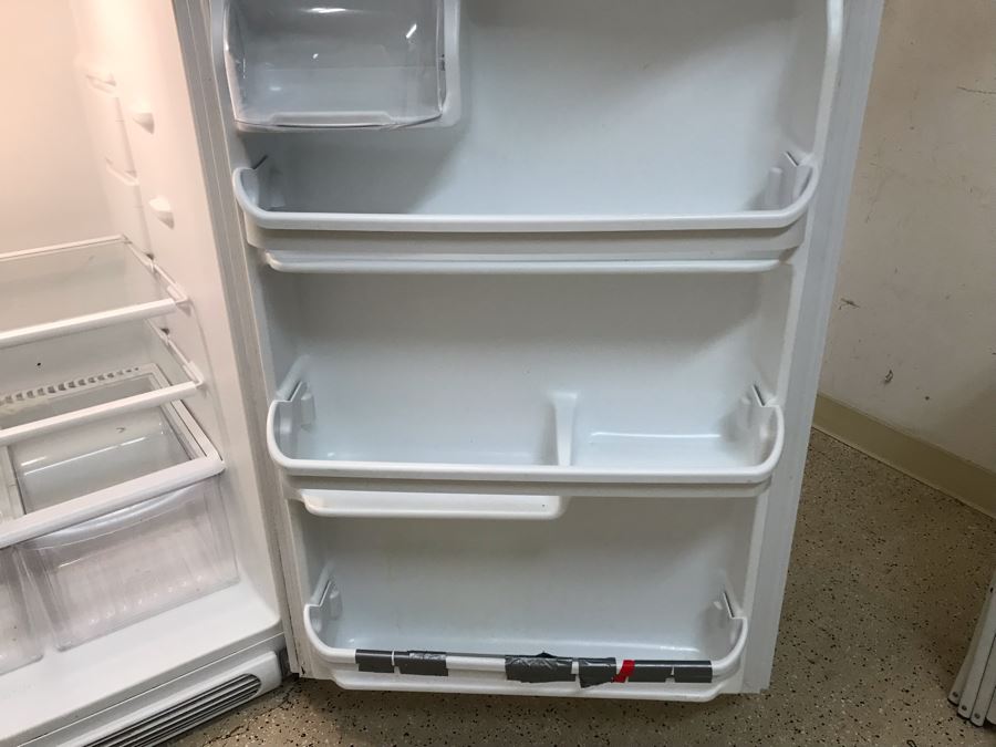 Frigidaire Refrigerator Fridge Model FTHD18P4KWO 30W X 30D X 66H [Photo 6]