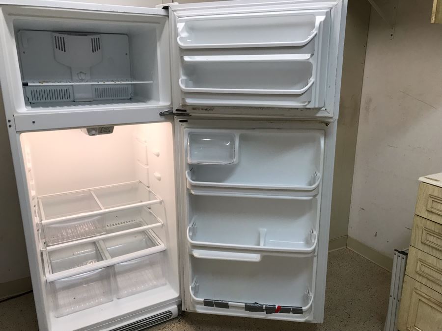 Frigidaire Refrigerator Fridge Model FTHD18P4KWO 30W X 30D X 66H [Photo 5]