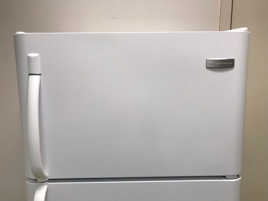 Frigidaire Refrigerator Fridge Model FTHD18P4KWO 30W X 30D X 66H [Photo 3]