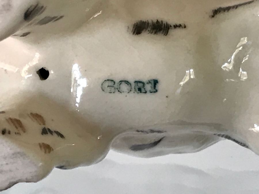 Small Signed Dog Figurine 4W [Photo 6]