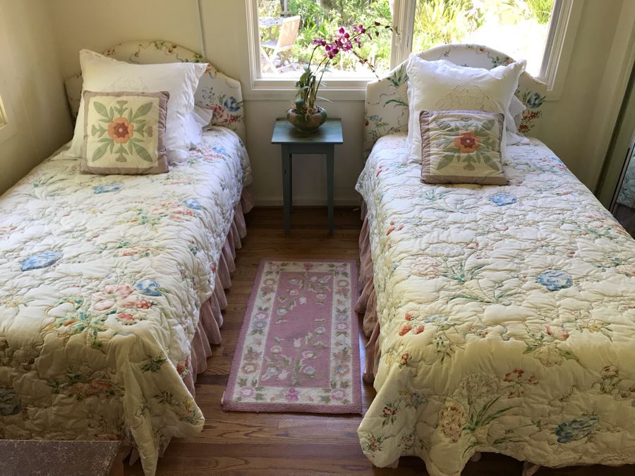 Pair Of Twin Beds, All Bedding, Pillows, Metal Bed Frames, Mattresses And Boxsprings [Photo 1]
