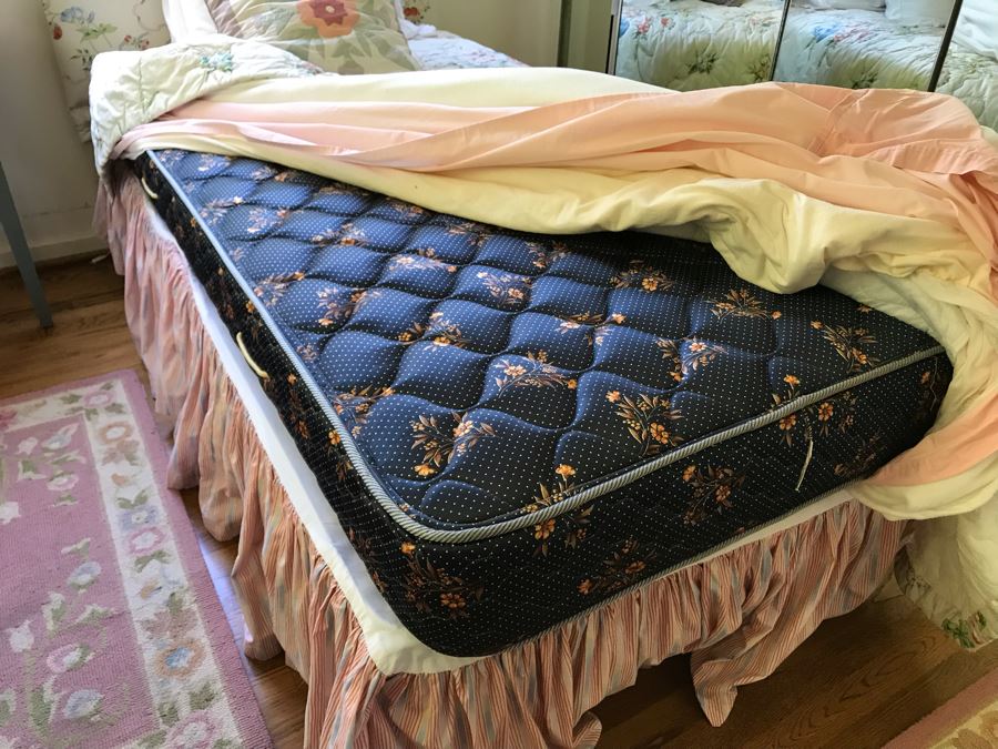 Pair Of Twin Beds, All Bedding, Pillows, Metal Bed Frames, Mattresses And Boxsprings [Photo 9]