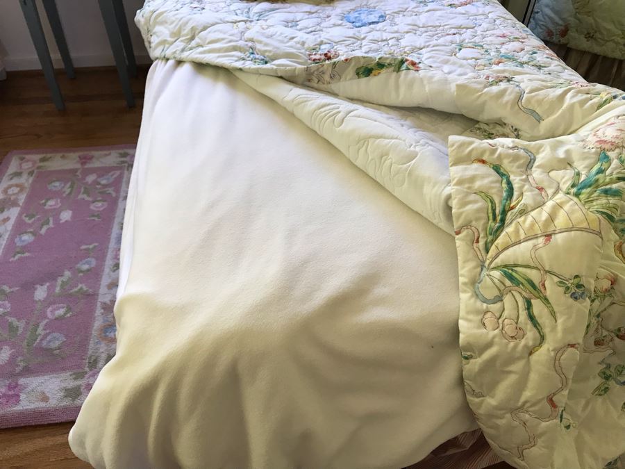 Pair Of Twin Beds, All Bedding, Pillows, Metal Bed Frames, Mattresses And Boxsprings [Photo 7]