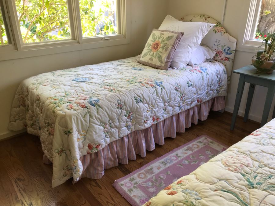 Pair Of Twin Beds, All Bedding, Pillows, Metal Bed Frames, Mattresses And Boxsprings [Photo 3]