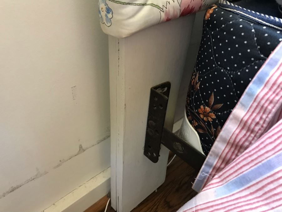 Pair Of Twin Beds, All Bedding, Pillows, Metal Bed Frames, Mattresses And Boxsprings [Photo 11]