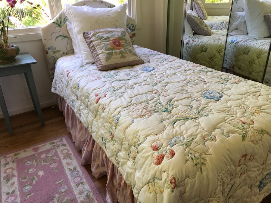 Pair Of Twin Beds, All Bedding, Pillows, Metal Bed Frames, Mattresses And Boxsprings [Photo 5]