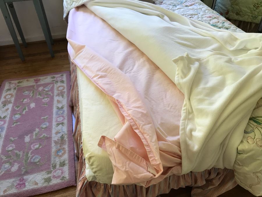 Pair Of Twin Beds, All Bedding, Pillows, Metal Bed Frames, Mattresses And Boxsprings [Photo 8]