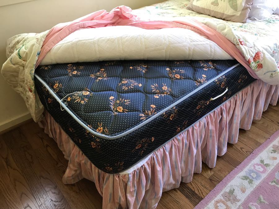 Pair Of Twin Beds, All Bedding, Pillows, Metal Bed Frames, Mattresses And Boxsprings [Photo 12]