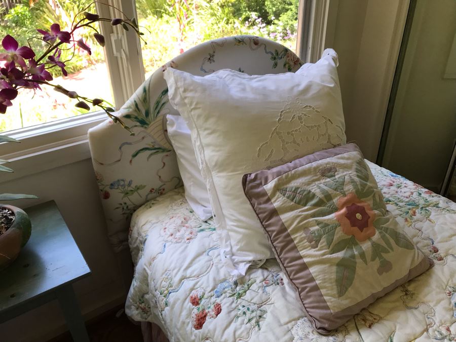 Pair Of Twin Beds, All Bedding, Pillows, Metal Bed Frames, Mattresses And Boxsprings [Photo 16]