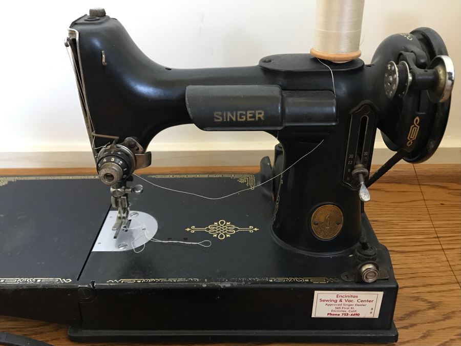 Vintage Singer Featherweight Sewing Machine 15W X 7D X 10H [Photo 3]