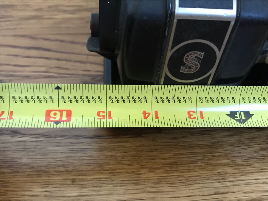 Vintage Singer Featherweight Sewing Machine 15W X 7D X 10H [Photo 14]