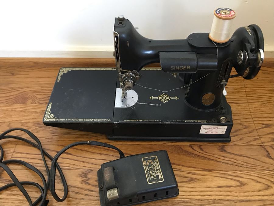 Vintage Singer Featherweight Sewing Machine 15W X 7D X 10H [Photo 2]