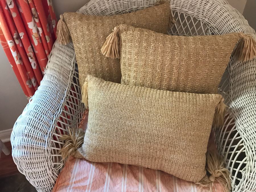 Vintage White Wicker Chaise Lounge With Cushion And (3) Throw Pillows [Photo 4]