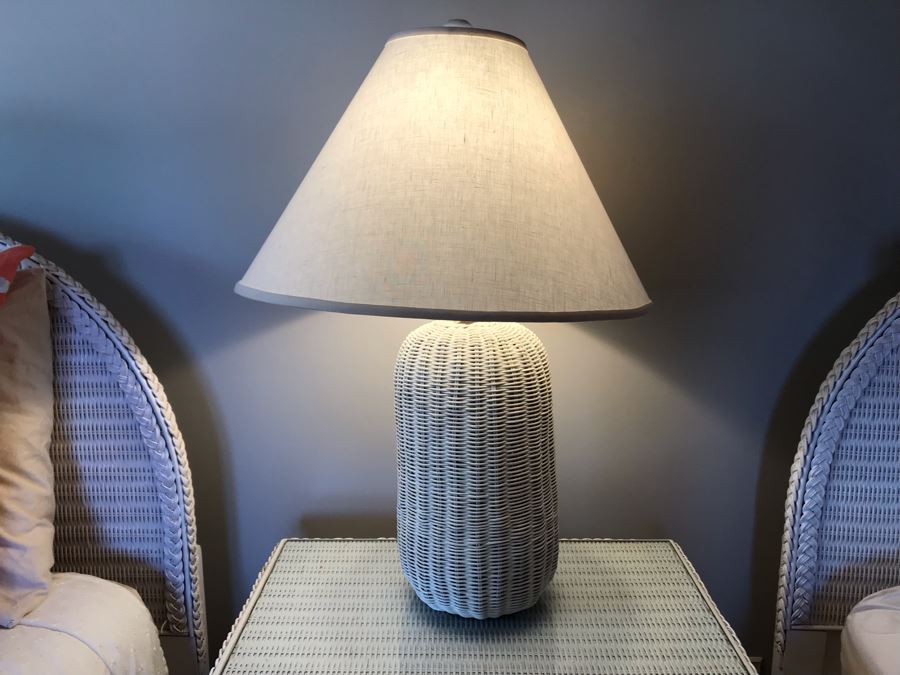 Vintage Wicker Table Lamp Painted White 28H [Photo 4]