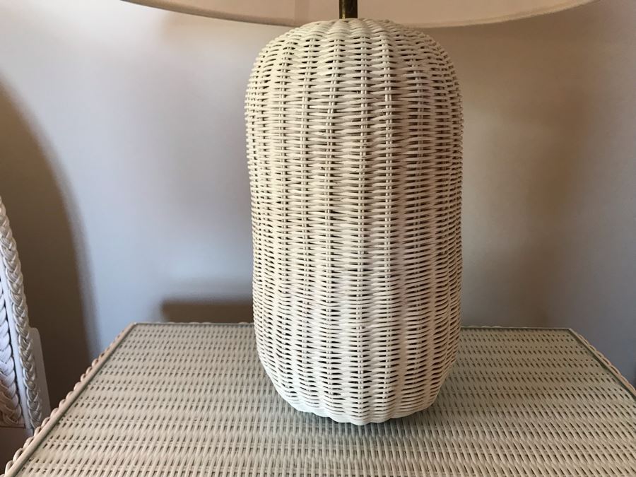 Vintage Wicker Table Lamp Painted White 28H [Photo 3]