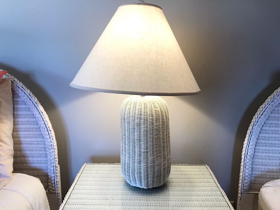 Vintage Wicker Table Lamp Painted White 28H [Photo 5]