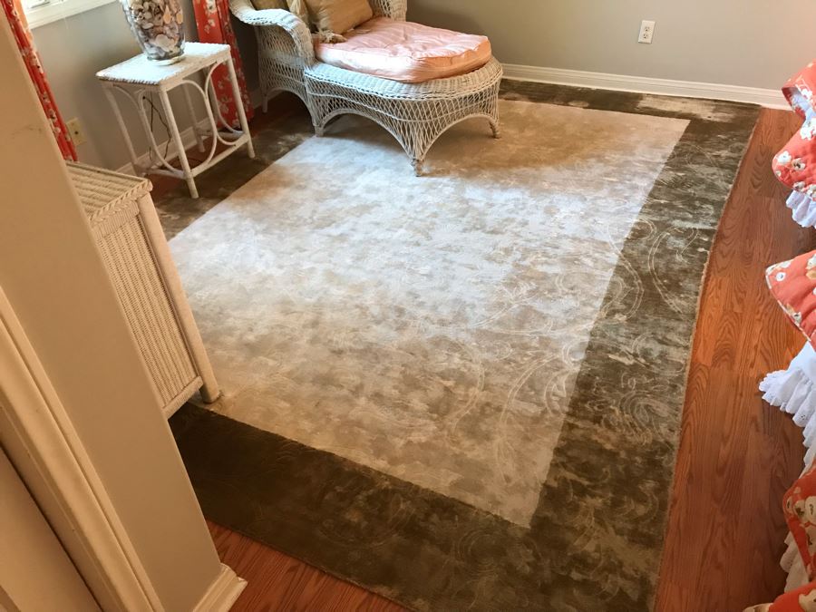 Area Rug 96 X 132 [Photo 3]