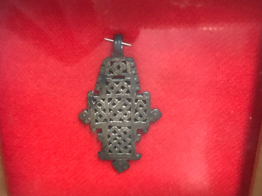 JUST ADDED - Vintage Silver Pendant In Shadow Box Frame 5 X 5 [Photo 7]