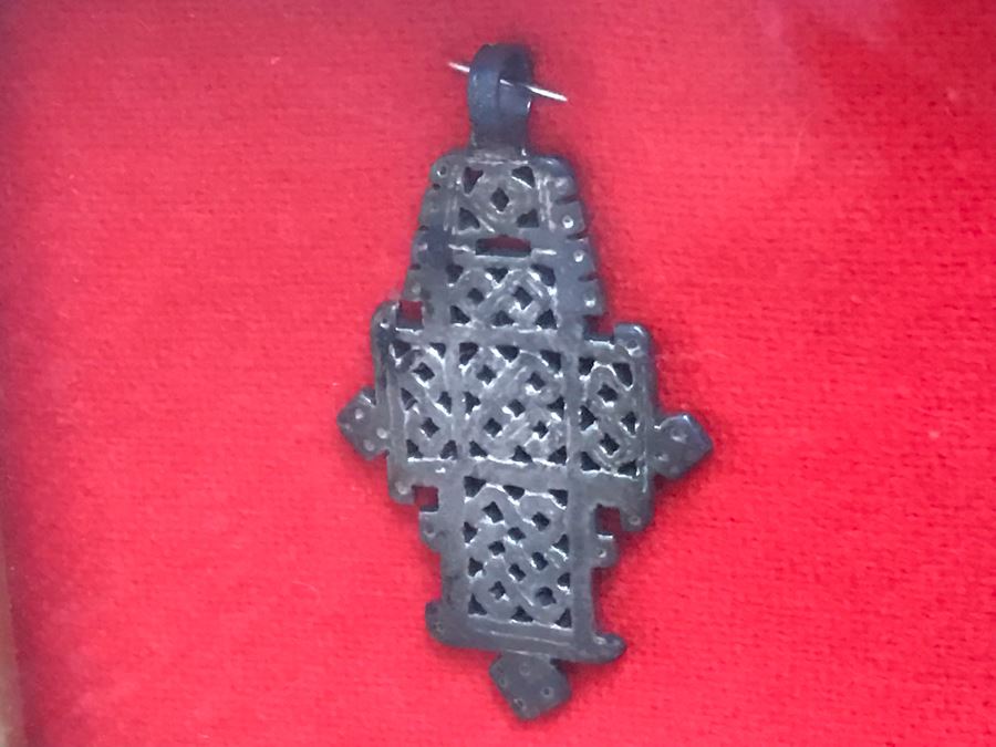 JUST ADDED - Vintage Silver Pendant In Shadow Box Frame 5 X 5 [Photo 4]