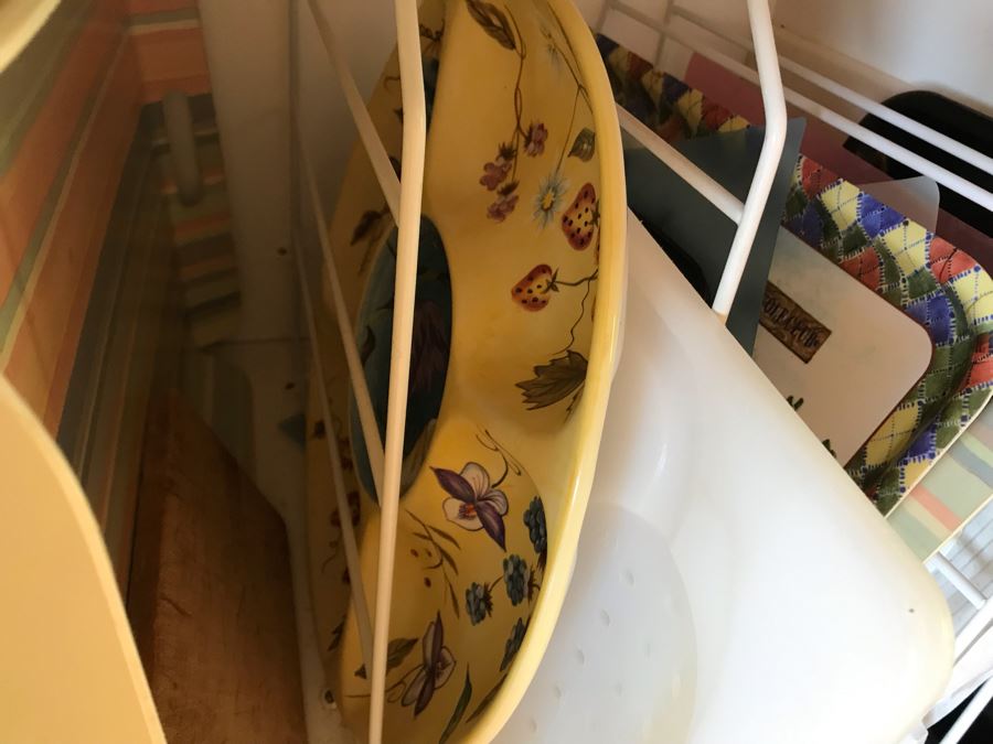 JUST ADDED - Various Trays, Plates And Cutting Boards [Photo 3]