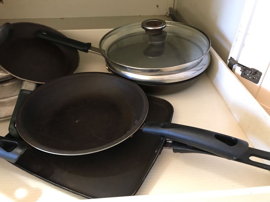 JUST ADDED - Various Pots, Pans Including Paul Revere, Skillets, Colanders [Photo 8]