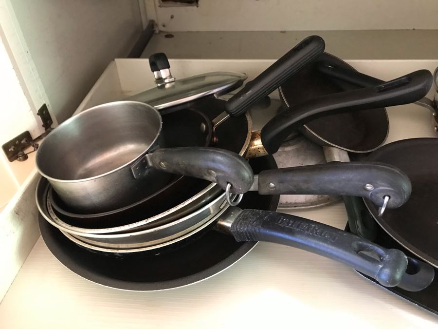 JUST ADDED - Various Pots, Pans Including Paul Revere, Skillets, Colanders [Photo 6]