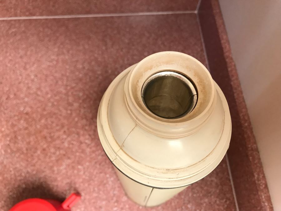 JUST ADDED - Vintage DUNLOP Tennis Balls Advertising Thermos And Stanley Aladdin Thermos [Photo 8]